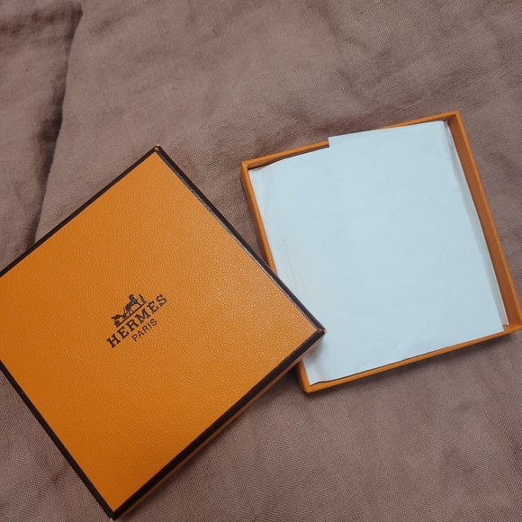 Hermes Clic H Bracelet in Black/Gold - Picture 10 of 11